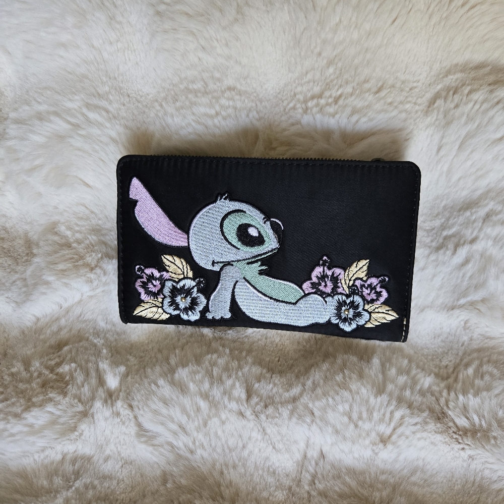 Loungefly Lilo And Stitch  Embroidered Wallet